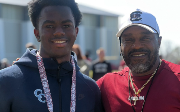 sixstarfootball's tweet photo. South Carolina Spotlight: Players to Monitor This Offseason

📈South Carolina Football...Prospects to Keep an Eye on This Offseason🔥

STORY▶️https://t.co/fYXbHNSSZM

@caleb_feaster1 @HarleyMaurie @DashHolley @jahmaudmoore3 @BigMichaelBig13 @JosiahSing2029 @MacStrickland64 @RykerW01152 @JNW74