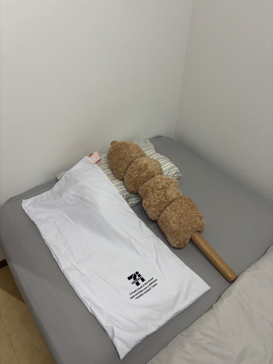 遠征先でセブンの一番くじ引いたら1回で特賞当たっちゃって今コレ