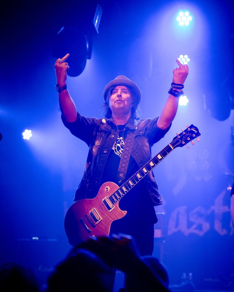 Skelly2505's tweet photo. Really sad news to hear Phil Campbell has passed away..one of the very best and one of the nicest guys you could know,sleep well Phil and say hi to Lemmy. 

#philcampbell #motorhead https://t.co/AfjF2hGgxR