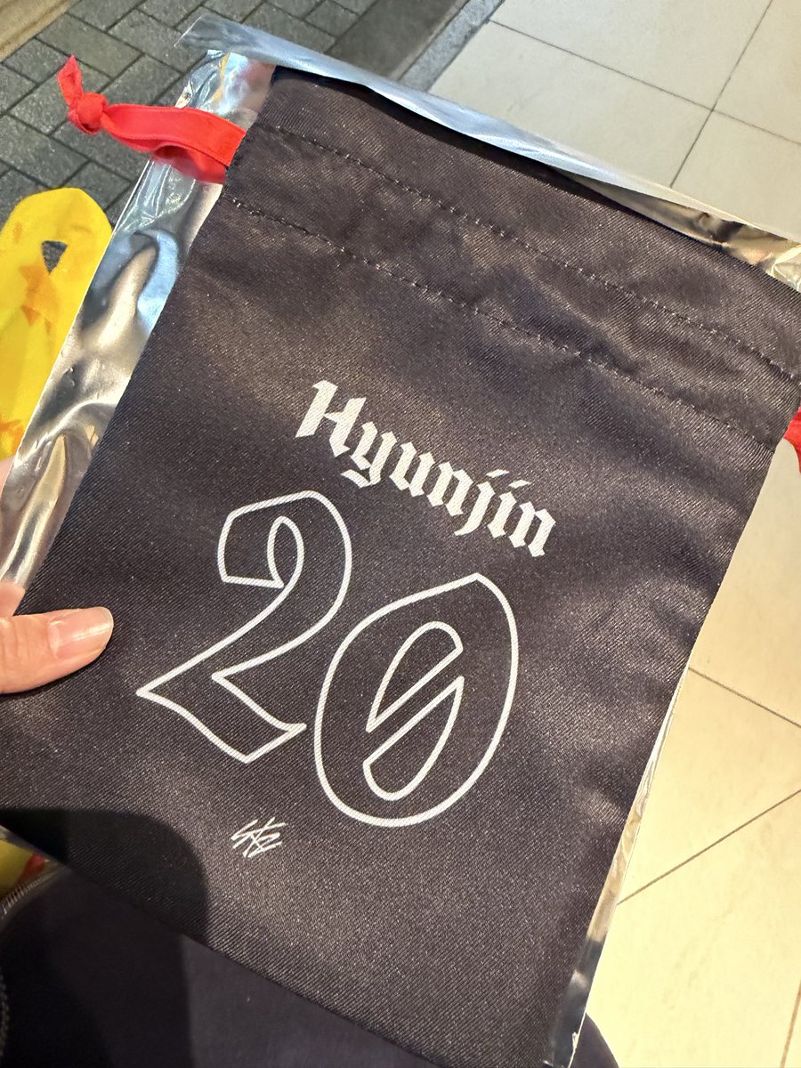 L8wYw's tweet photo. stray kids スキズ VR 交換 巾着ポーチ 

求　チャンビン

譲　ヒョンジン

郵送or池袋手渡し
心当たりのある方はお願いします🙇‍♀️ https://t.co/P7FdRl6UZI