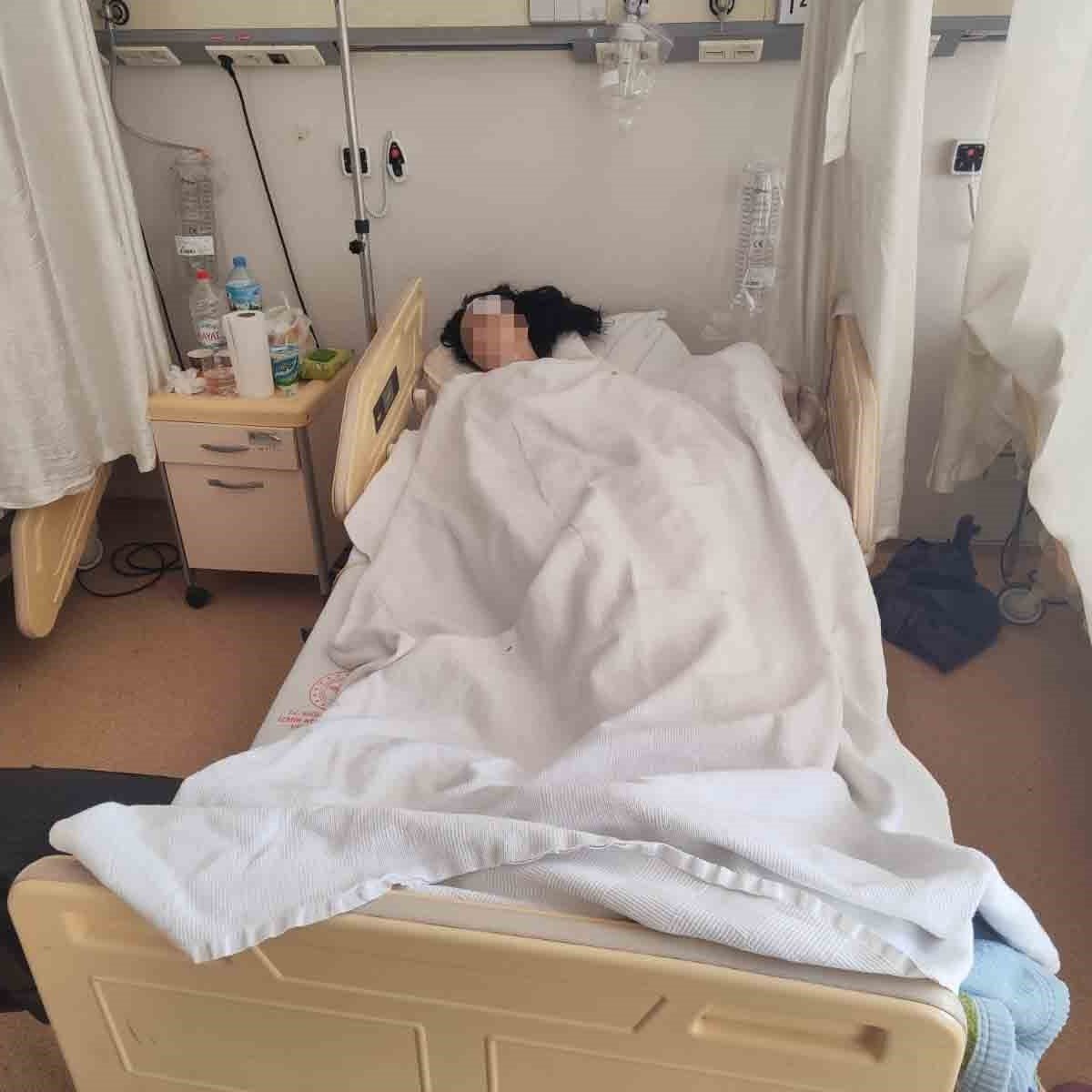 İzmir'de 8 yaşındaki kızını görme bahanesiyle götürülen anne, öldüresiye dövüldükten sonra 4. kattan aşağı atıldı.

• Ağır yaralanan anne tedavi altına alındı.
• Kaçan şahıslar her yerde aranıyor.

4. kattan aşağı atılan kadının annesi: "Kızım defalarca darp edildi, defalarca