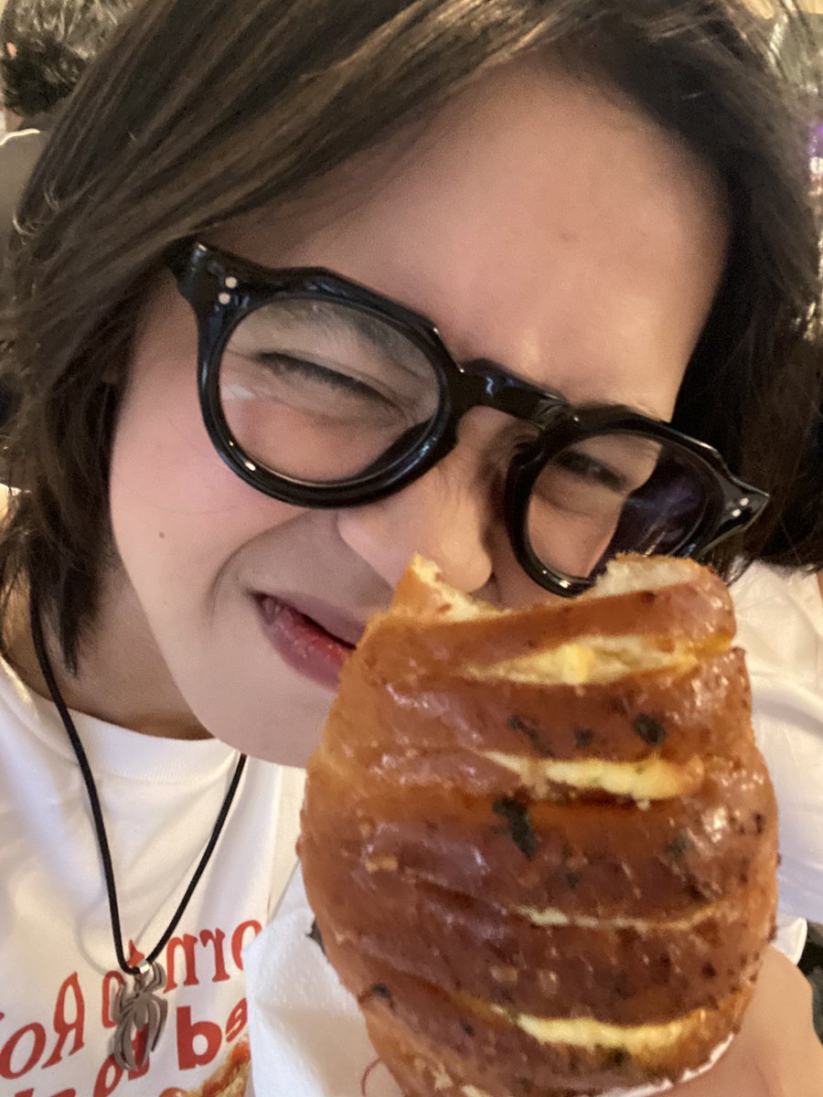 yaudakan's tweet photo. BERBUKA DENGAN SALT BREAD DAN DUBAI CHEWY 😋#jepoasa #iftaralie #bataline #iftarine #batalynn #ulimakan #daramadhan #nanfisedap #lidiakeren https://t.co/P3fqkQSOZg