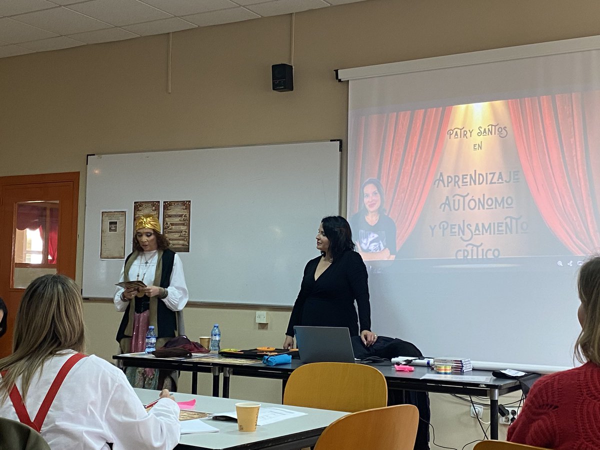 LopezEsparrell's tweet photo. Patricia Santos nos forma sobre aprendizaje autónomo y pensamiento crítico en la segunda jornada de las JIPAS de @cepantequera. @JIPAtq #JIPAtq26 https://t.co/1nZWJDG8jr