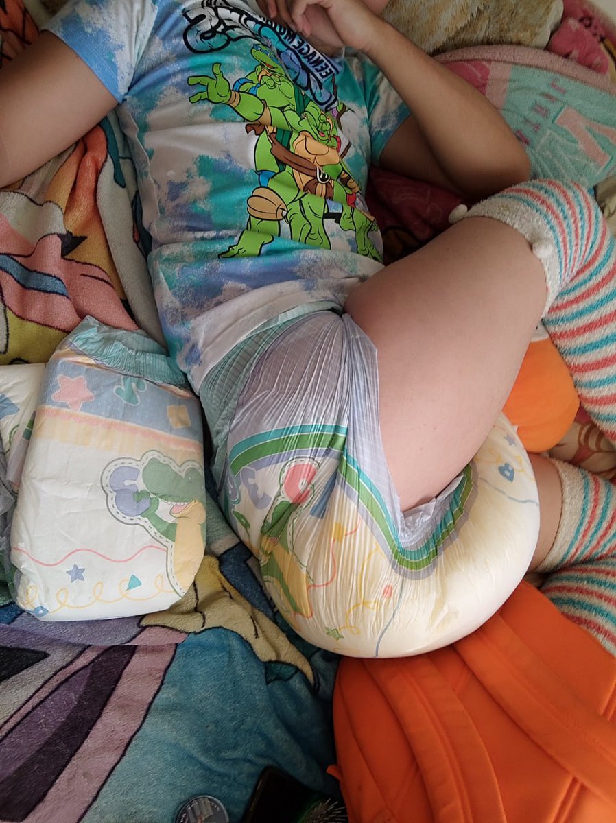 SpaceDraggie's tweet photo. Imagine coming home from outside and No pants for the rest of the day.
So refreshing (⁠ ⁠╹⁠▽⁠╹⁠ ⁠)⭐ https://t.co/5GOq7cMLn4