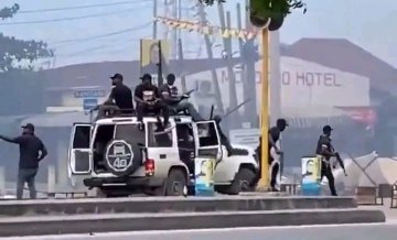 chapanombombwi's tweet photo. TAARIFA KWA WAPENDA HAKI WOTE!

Maswali yote mnayouliza, jibu lake ni kwamba hatujakata tamaa wala hatujasaliti harakati za ukombozi.

Tunaheshimu na kuthamini mfungo wa Kwaresima na Ramadhani.

Baada ya tarehe 5 Aprili 2025, tutatangaza mikakati mipya.

Sisiyemu must go, guys🚶 https://t.co/dhgBAVf18L