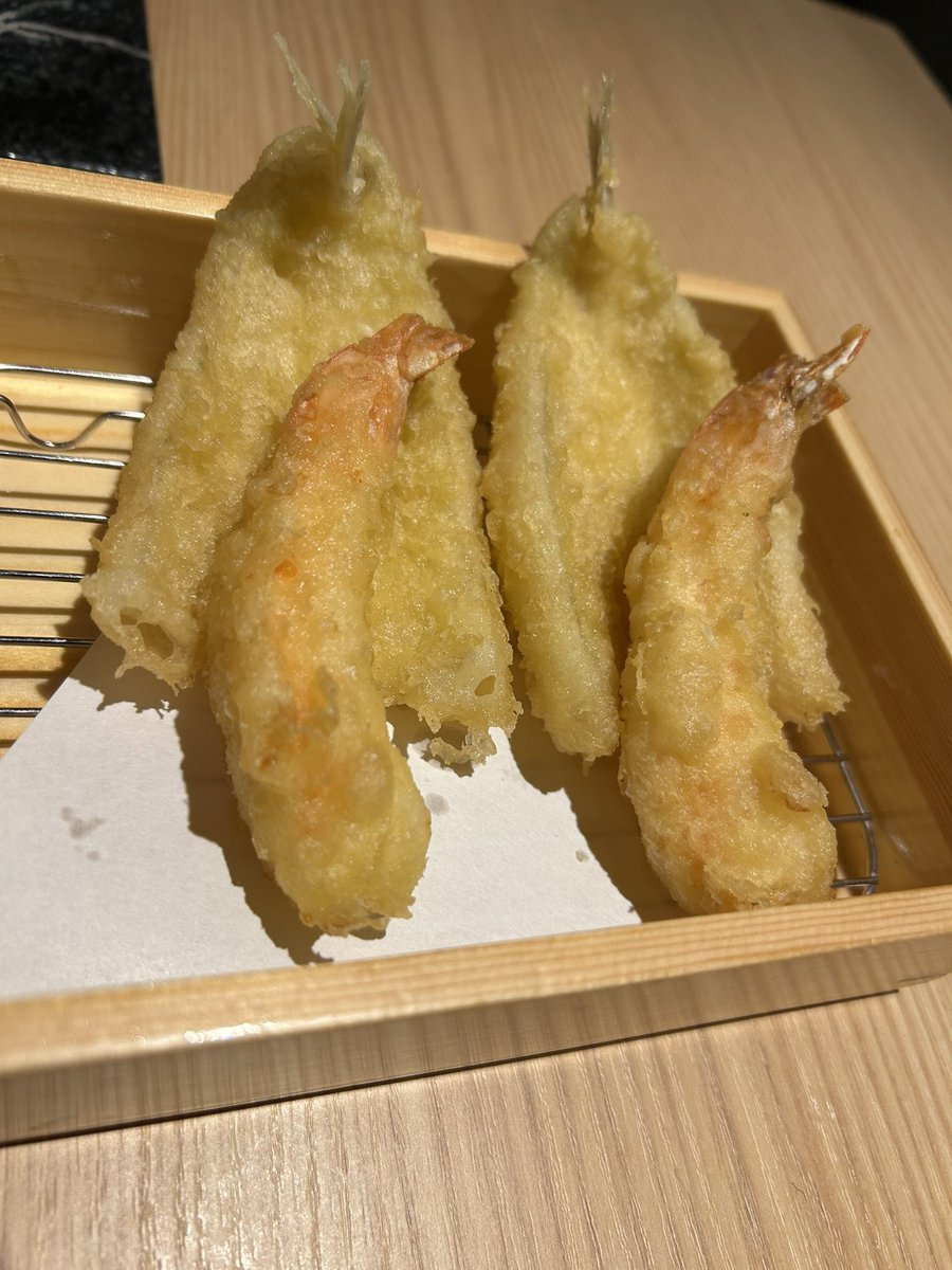 mudar_osaka's tweet photo. 何の日か知らないけど、お寿司🍣食べた。
前菜のサーモンとしめさばも美味かった。
日本酒🍶も呑んでいい感じ。
明日も休みやし早よ寝よ。 https://t.co/JzPy3Sa1QH