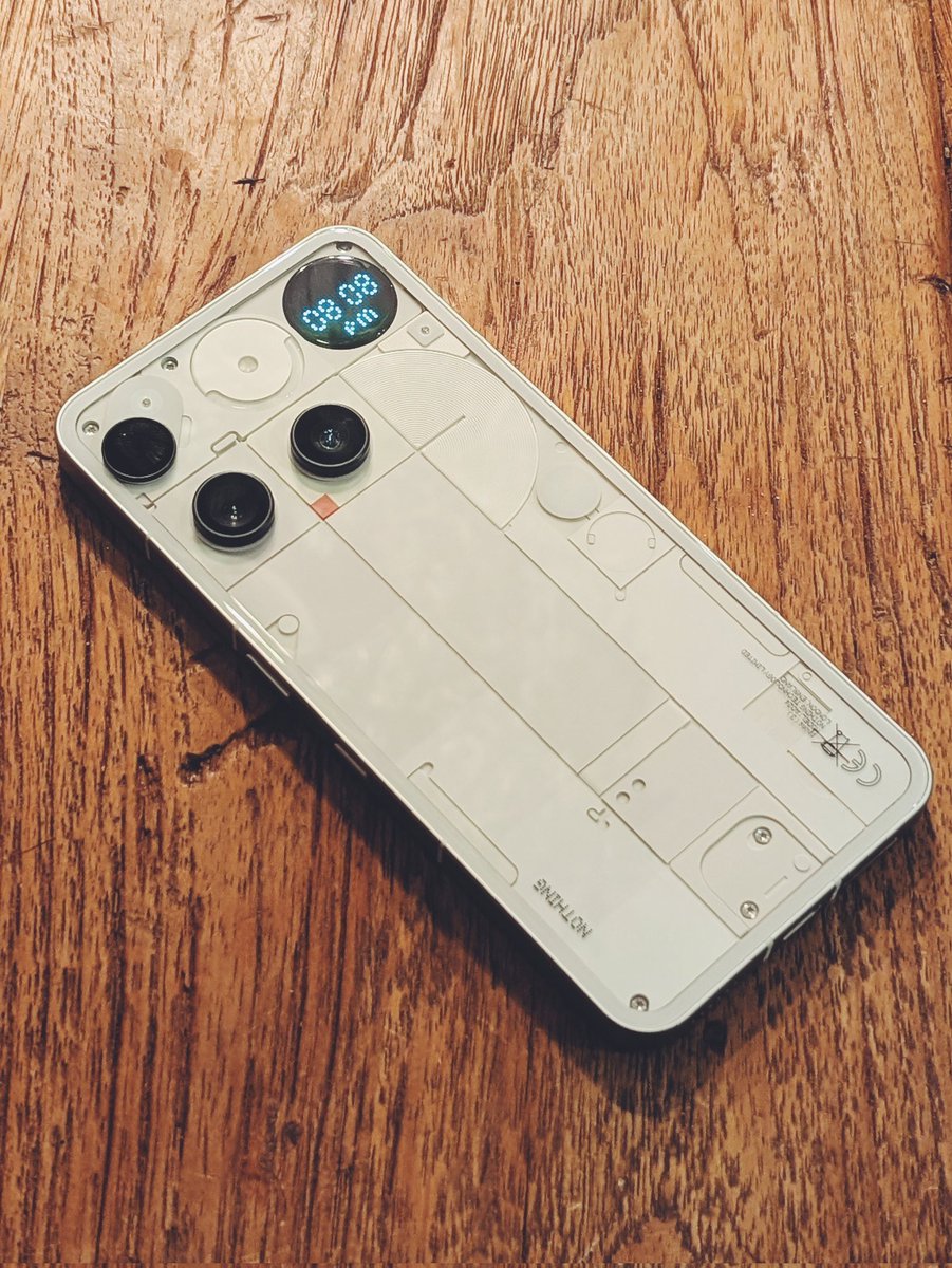 KFco's tweet photo. ガラケー 9年、iPhone 9年、Pixel 9年、からの my new gear 🤍 https://t.co/eLR13A267O