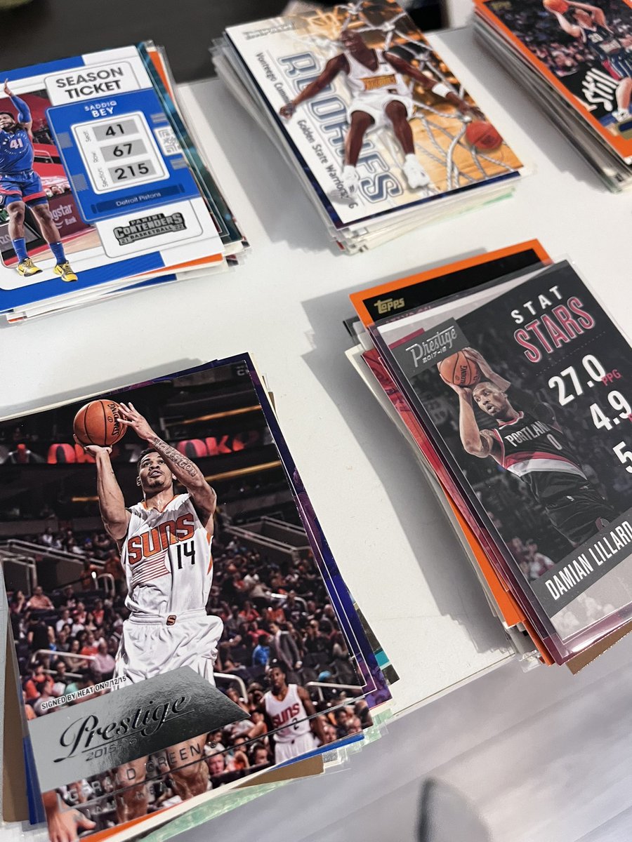 🏀 #CardsAddict 🏀

J’ai enfin fais du tri pour du trade (ou de la vente).
Tout est réuni par team, principalement de la base.

Je recherche du Photogenic NBA ou NFL mais comme vous le constatez quotidiennement, je suis preneur de pleins de choses 😎

N’hésitez pas à me DM !

🔁