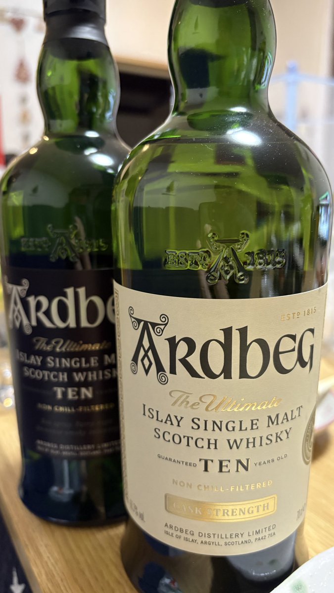 monkey_osaru3's tweet photo. アードベッグTEN飲み比べ https://t.co/knbvK08ZCI