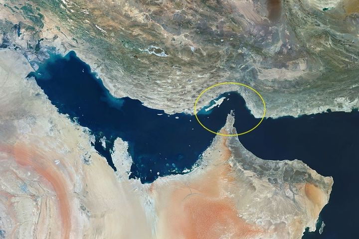 NoviaNewsGroup's tweet photo. 🚨🌍 ALERTE INFO | Deux navires à destination de l’Inde traversent actuellement le détroit d’Ormuz. https://t.co/ae2fCdiYCd