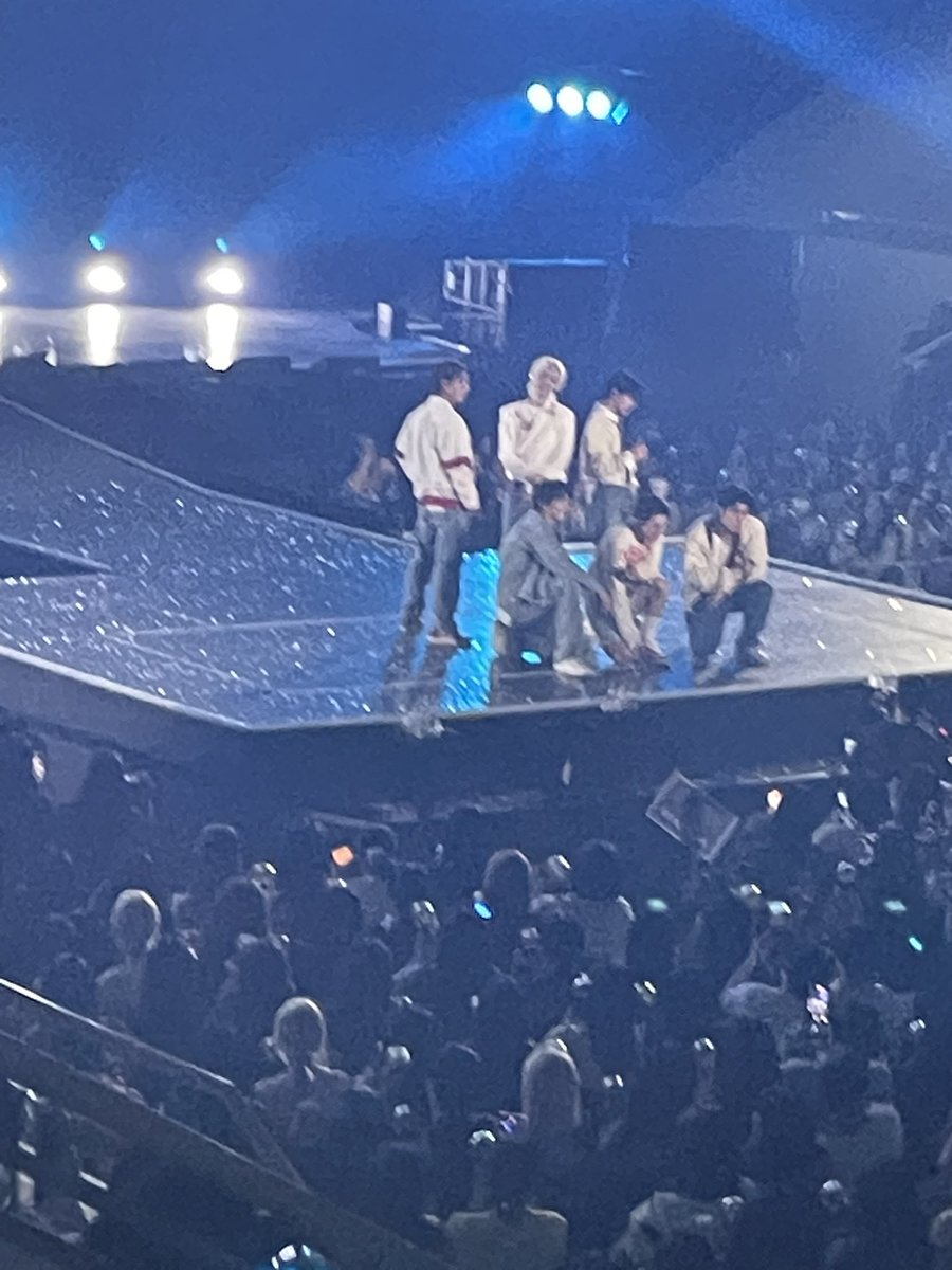 saymysummer's tweet photo. @ONF_offcl 2024/04 전역 후 첫 콘서트! 바마몬 선공개와 바분을 라이브로 처음 들었는데 너의웃음네향기 이 파트가 너무 달콤하고… 막 고백같고… 너무젛앗어요 현재 입시 중인데 아직도 이때 생각만 하면 힘이나고 간질간질거리네요..🥹❤️‍🔥
#온앤오프_이보다_달콤할수없다 
#ONF_WhiteDay #온앤오프 #ONF https://t.co/9iPQjjo7PO