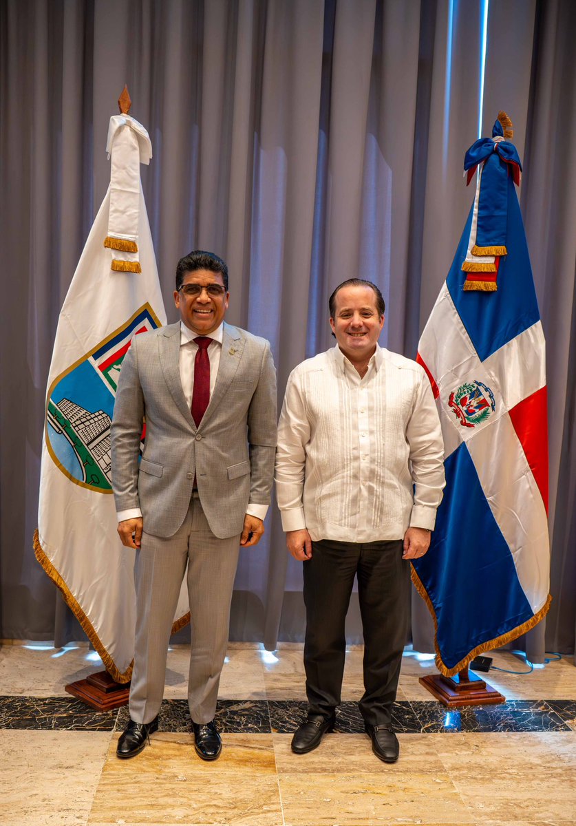JosePaliza's tweet photo. En visita a📍Santo Domingo Este, donde sostuvimos un ☕️ productivo encuentro con sus autoridades municipales. Conversamos sobre el desarrollo de la ciudad y de acciones para mejorar la calidad de vida en 🌇 Ciudad Juan Bosch.

Gracias @dioastacio, ¡un solo gobierno! 🇩🇴 https://t.co/tGDFPUsyeI