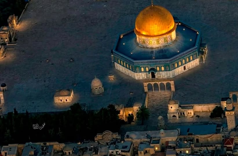 AqsaMosq's tweet photo. حزينةٌ تلك القبةُ.. وحيدٌ ذلك المِحراب.
رمضان يمضي والأبوابُ موصدة.
اللهمَّ فرجاً قريباً من عندك. 🤲

#المسجد_الأقصى https://t.co/zFt16UVizI