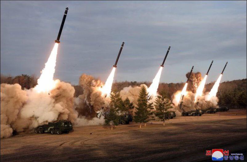 MAGAPulseUSA's tweet photo. 🚨 BREAKING: 🇰��🇯🇵

North Korea has launched a missile toward the Sea of Japan, escalating tensions in the region.

Regional defenses are on alert as the situation continues to develop. https://t.co/7UTETkbqJ1