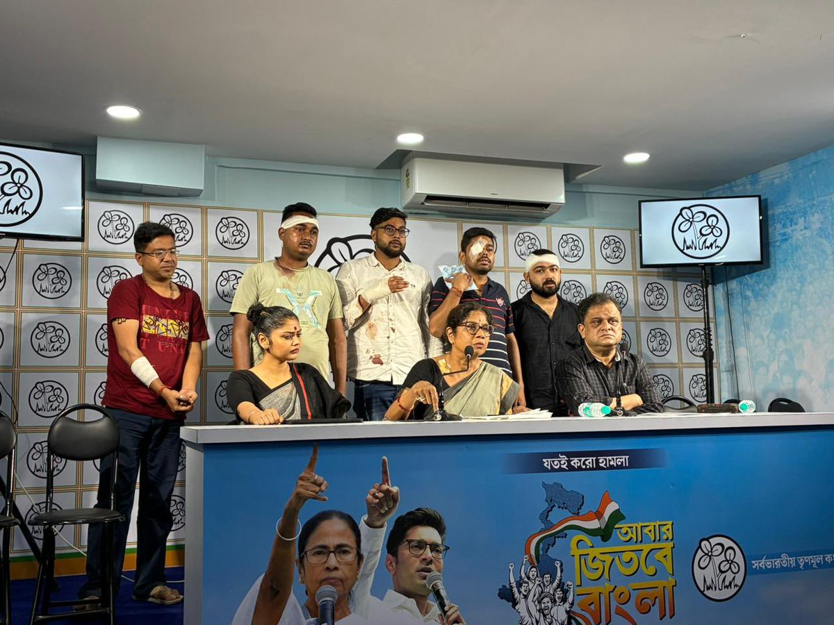 AITCofficial's tweet photo. BJP’s true face exposed in Bengal.

BJP-backed goons shamelessly attacked the residence of State Minister Shashi Panja. Today, alongside Bratya Basu and Saayoni Ghosh, she addressed the media and exposed the brutality of the attack, even as several injured TMC workers stood by her.

Her message was clear: Trinamool Congress workers are not cowards.
Today’s violence proves one thing: for @narendramodi’s Brigade rally, @BJP4India has brought in hired goons from outside Bengal.

#BoycottBJP