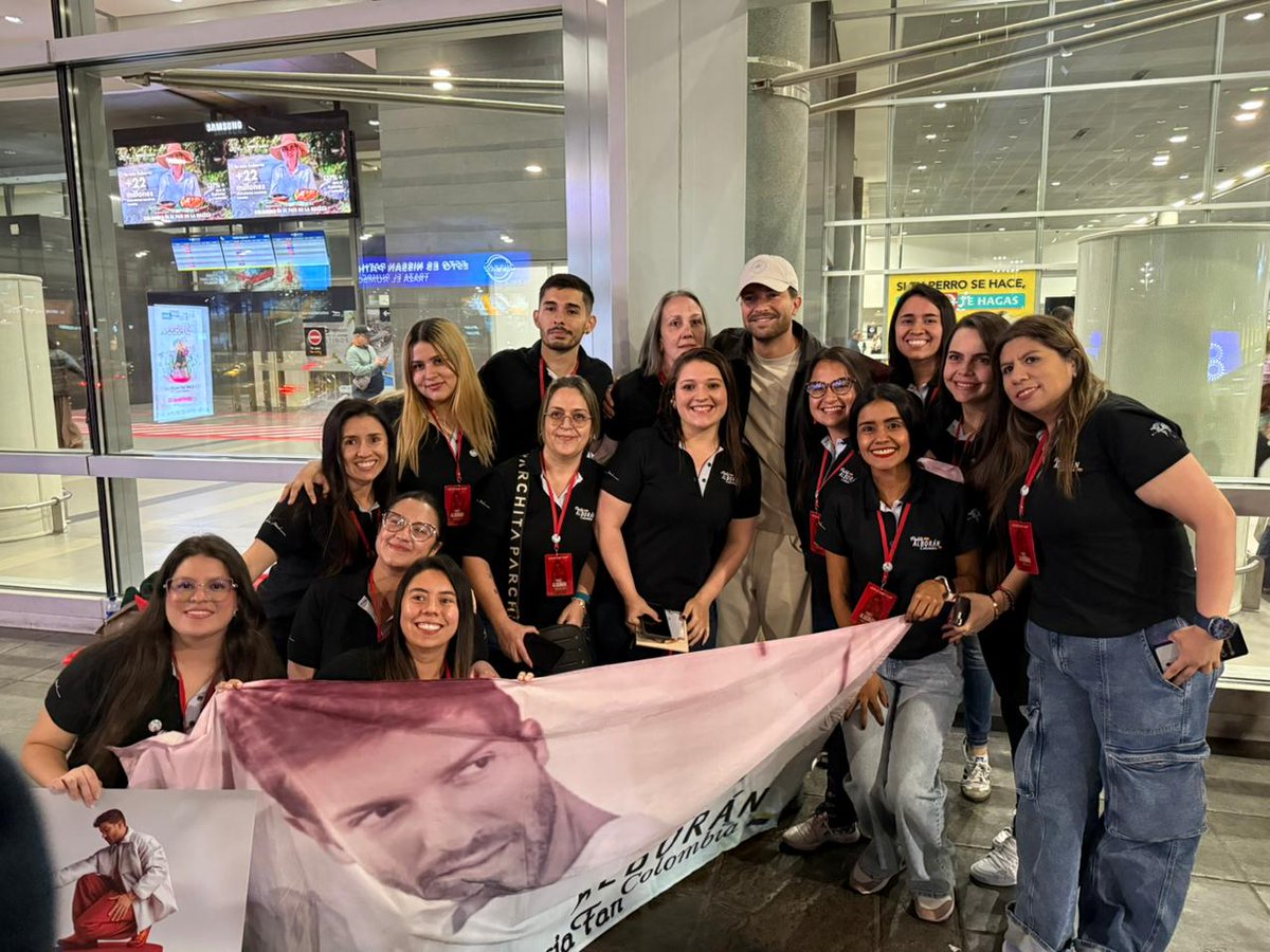 🧭🇨🇴Nos quedamos para siempre en el abrazo y la sonrisa que nos brindas, porque tanto amor es para toda la vida! ❤️🇨🇴 Gracias siempre <a href="/pabloalboran/">Pablo Alborán</a> hoy más que nunca vivimos #UnaVerdaderaExperienciaFan