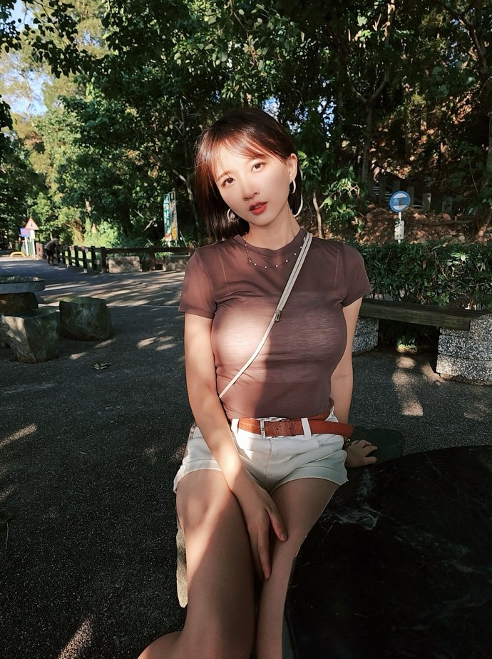 しおり tweet media