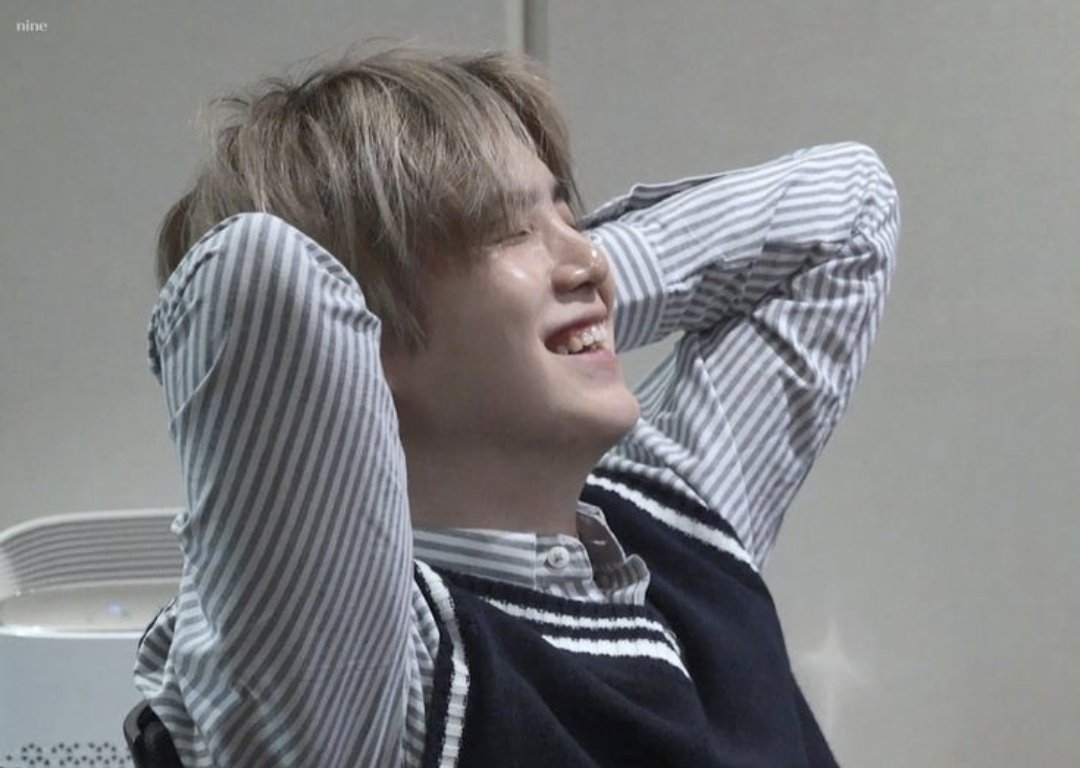 daily yoongi teef tweet media