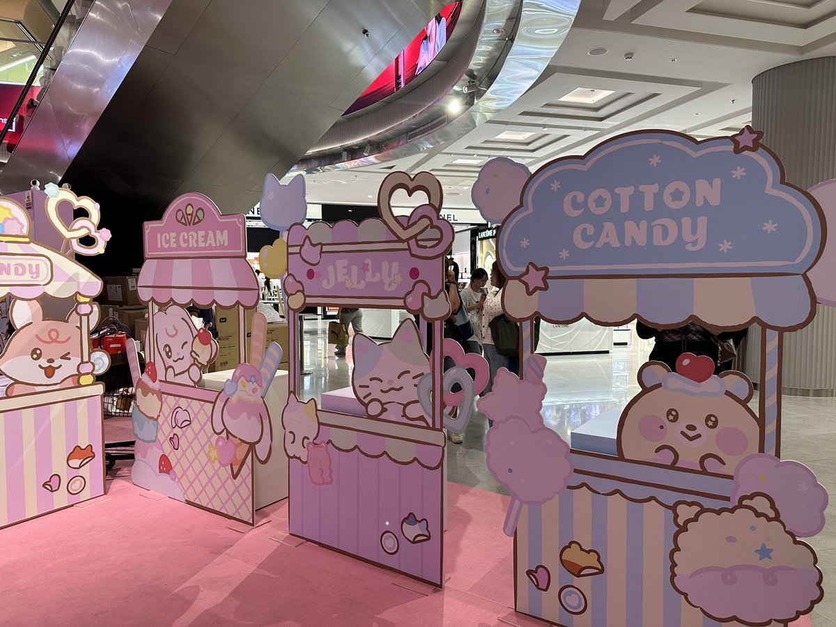 ม้าคขายโดนัท
แฮชานขายช้อคกะแล้ต
เจโน่ขายมาการอง
อินจุนขายแคนดื้ออ
แจมินขายไอศกรี๊ม
เลอเล่อขายเจลลี่
จีซองขายสายไหม