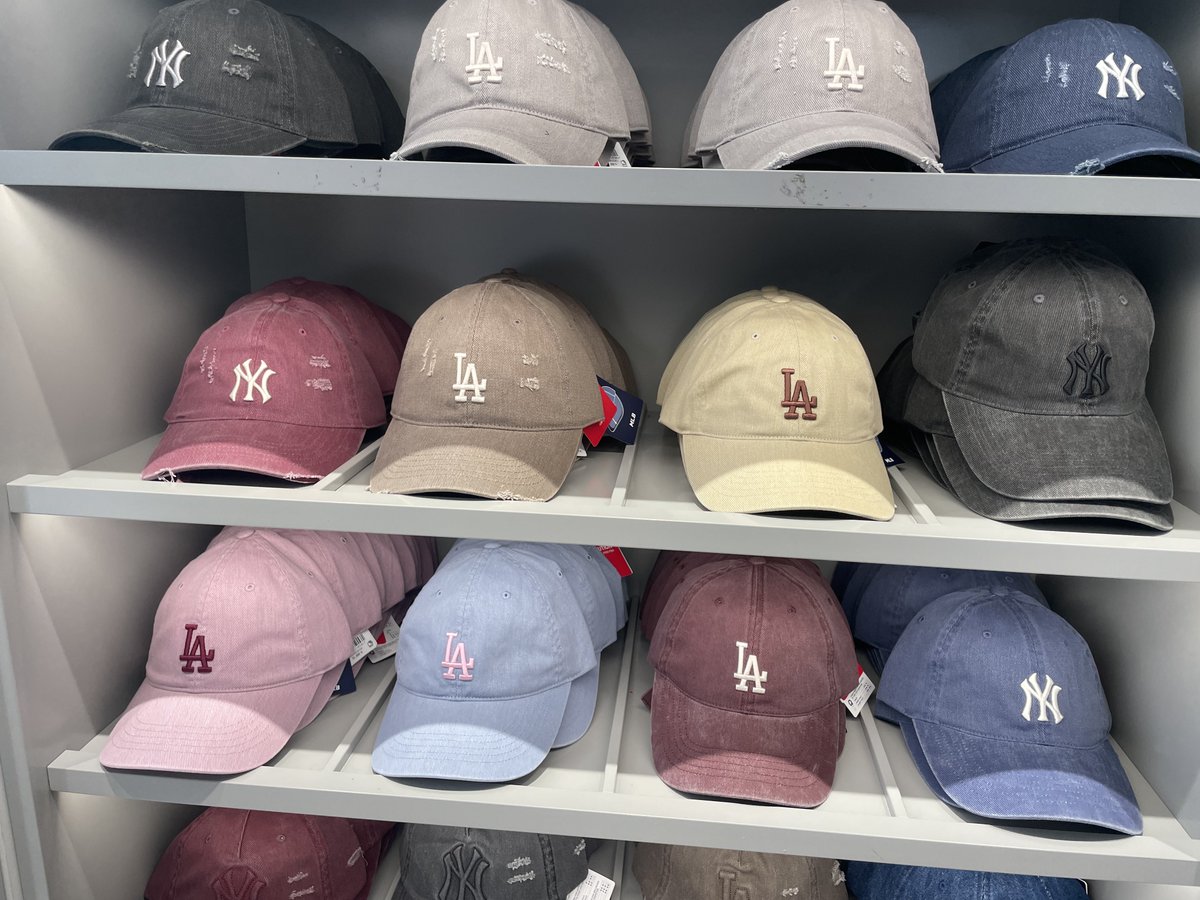 omoochichi's tweet photo. 明洞のMLBの新作キャップめちゃくちゃ可愛かった、春に付けたいので購入しました https://t.co/qhCsKQhAQF