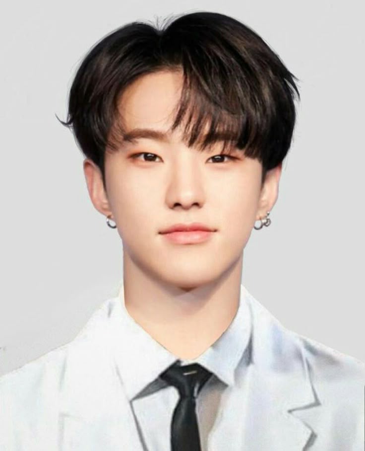 얘 때문에 >>>효자돌<<< 컷 개높아짐.
입대한 후에 한 행동들만 나열해봐도

-휴가 나오자마자 군복입고 라이브 켜기
-N년치 컨텐츠, 챌린지 미리 찍어놓기
-정말 매일 매일 위버스 놀러오기
-입대 전 작업해놓은 앨범 3개나 발매
-군대가서 삼일절에 태극기 흔들고 국뽕 무대하기
-화이트데이에