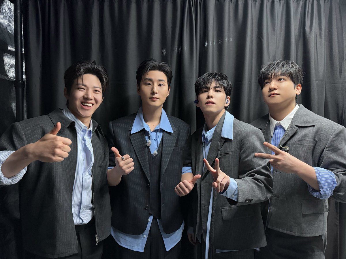 [ #DAY6_BEHIND ]

DAY6 10th Anniversary <The DECADE> in #GWANGJU - DAY1 💫

My Day 밥 먹어라 밥 먹어 먹어봐 밥을 🥄
내일도 뛰어 놀아야 되니까 ෆ  ̖́-

#DAY6 #데이식스
#The_DECADE
#DAY6_10th_Anniversary