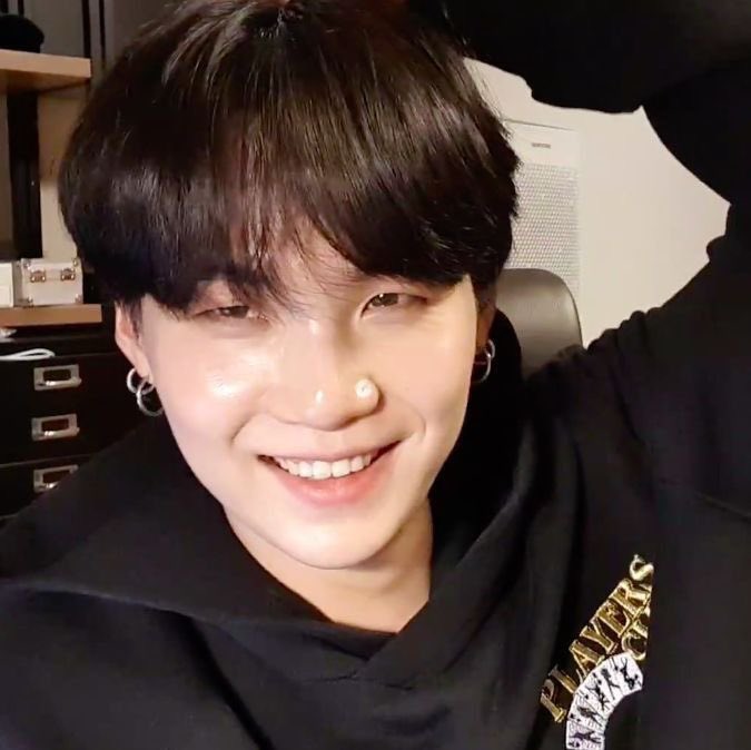 daily yoongi teef tweet media
