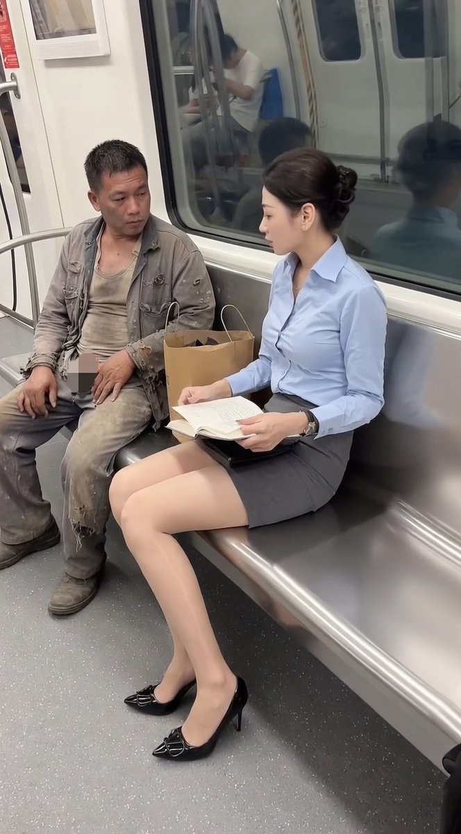 feiyee5's tweet photo. OL和民工的故事 https://t.co/Xh60jUidDw