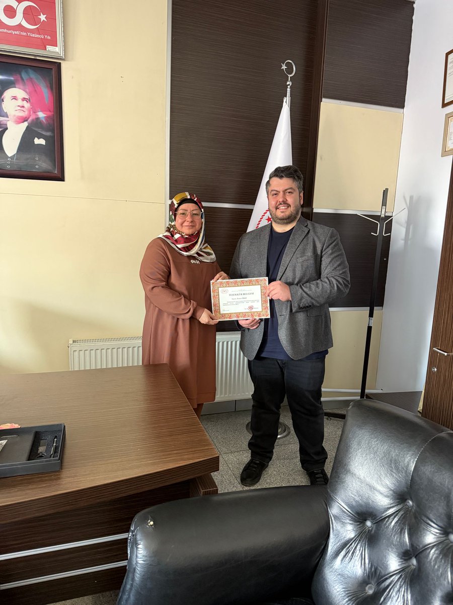 14 Mart Tıp Bayramı kapsamında bazı hekimlerimize teşekkür belgesi verilip sağlık çalışanlarının özverili çalışmaları takdir edildi. 🩺🌿

#SizVardınız
#14MartTıpBayramı
