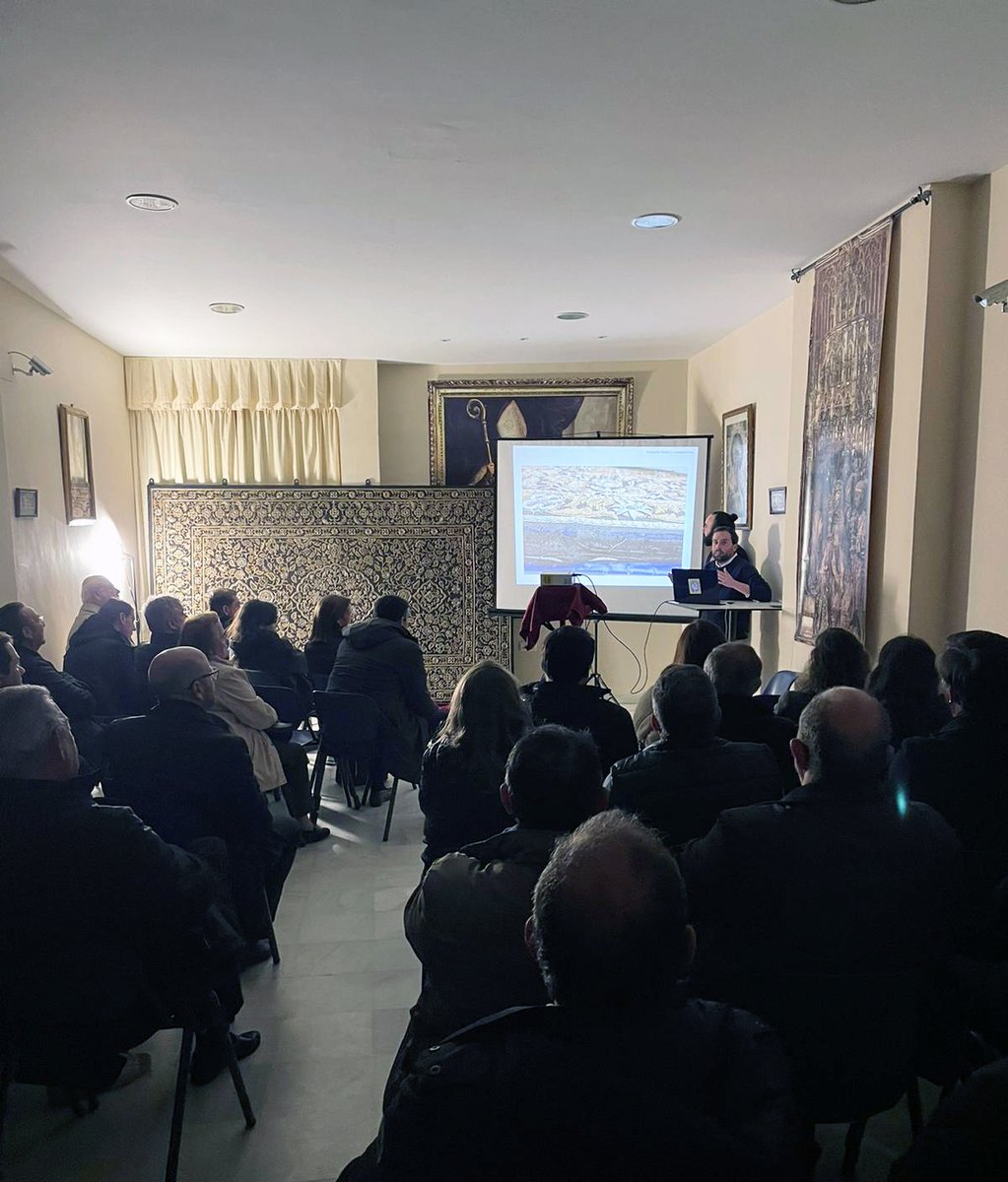 Hermandad de las Tres Caídas (San Isidoro) tweet media