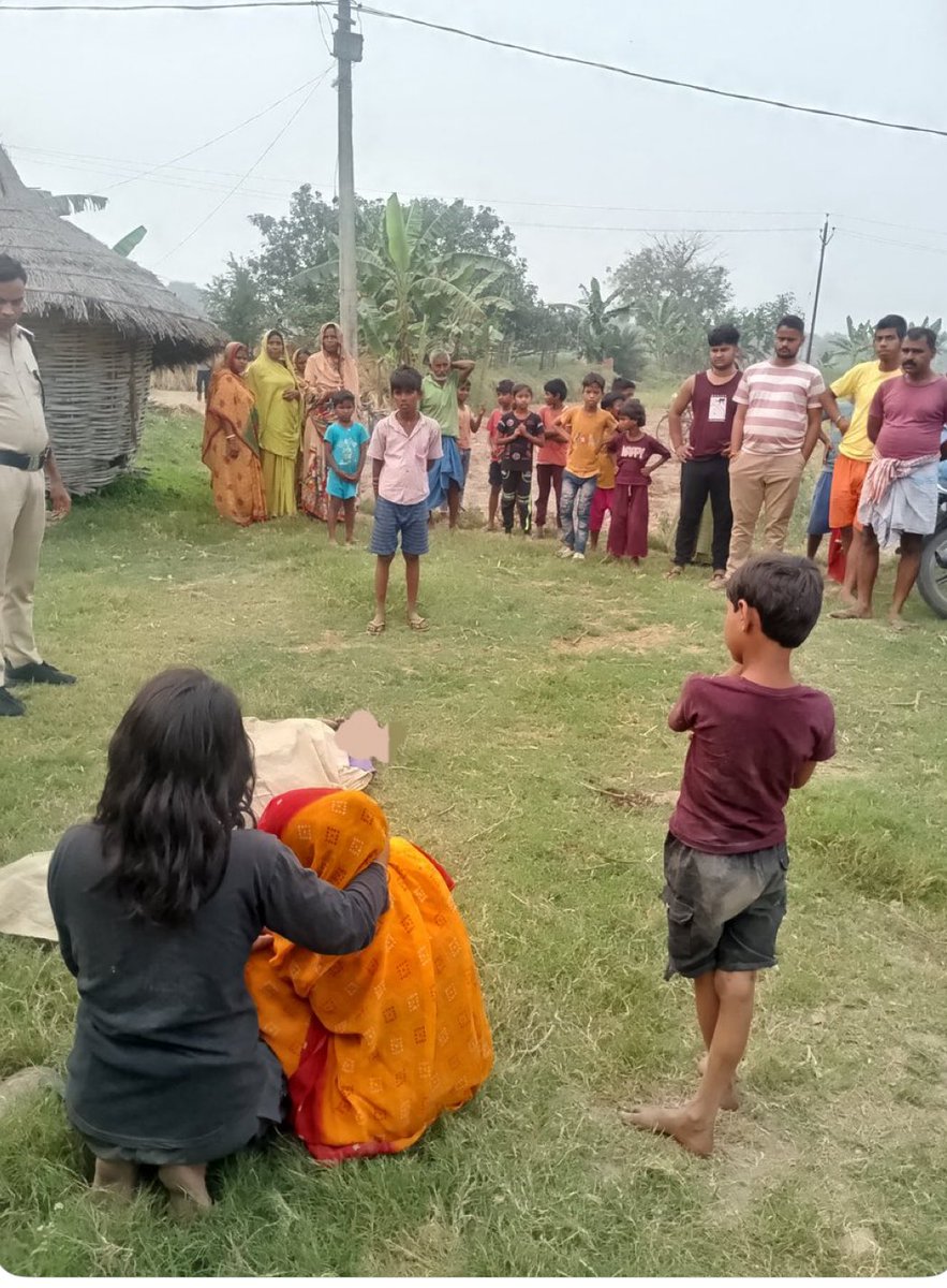 ........बिहार के सारण में जमीन पर चादर से ढका ये शव एक ऐसी जाति की बिटिया का है जिसके पूर्वजों ने सदियों से देश की रक्षा में सर्वस्व स्वाहा कर दिया/पीढ़ी दर पीढ़ी बलिदानों की अनवरत श्रंखला खड़ी कर दी। कभी इंसाफ की प्रतिमूर्ति रहे इन्हीं जांबाज पूर्वजों के वंशज खुद इंसाफ पाने को