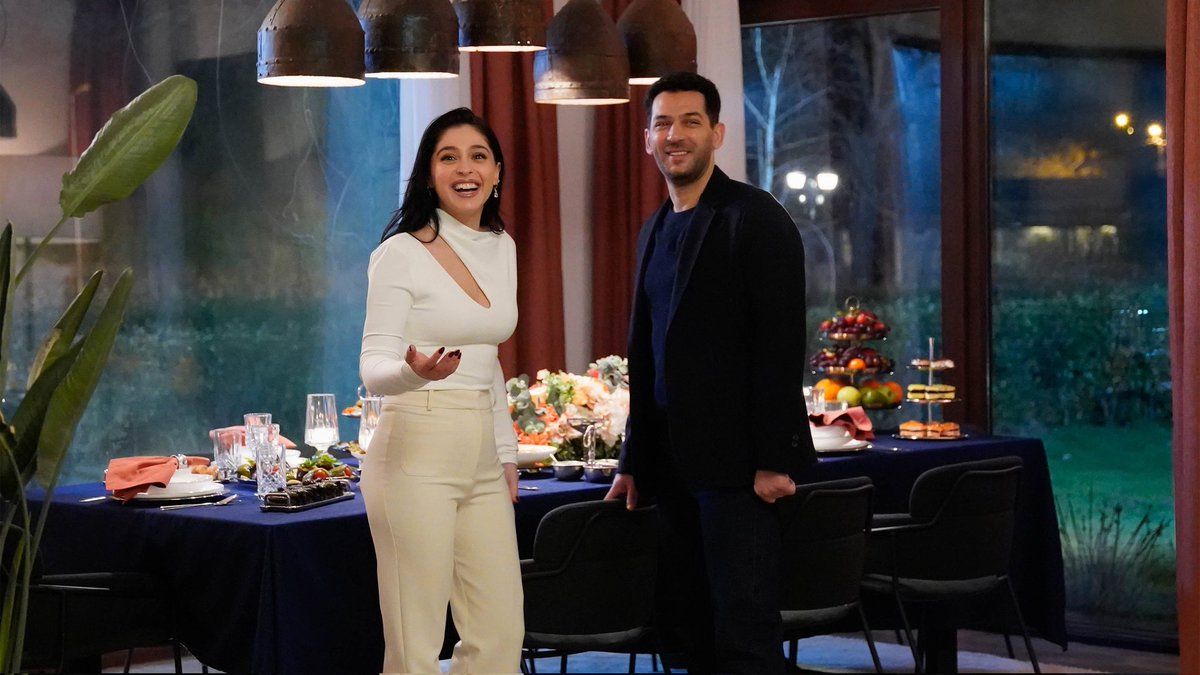 Look at that table… the night looked perfect, but Berrak is about to show up and ruin everything 😅
#GüllerVeGünahlar
