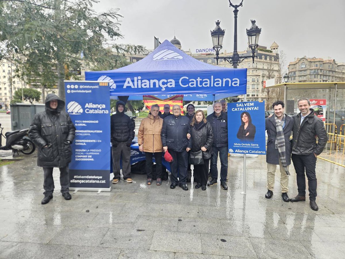 TheHarleyLawyer's tweet image. Ni Espanya ni la pluja ens aturarà!
Els patriotes catalans prenem un dia més els carrers per donar a conèixer el nostre projecte d'alliberament nacional ✊🏻💙🏴󠁧󠁢󠁥󠁮󠁧󠁿
#SalvemBarcelona amb @Barcelona_ACat !
#Independencia #RepúblicaCatalana #NoSurrender