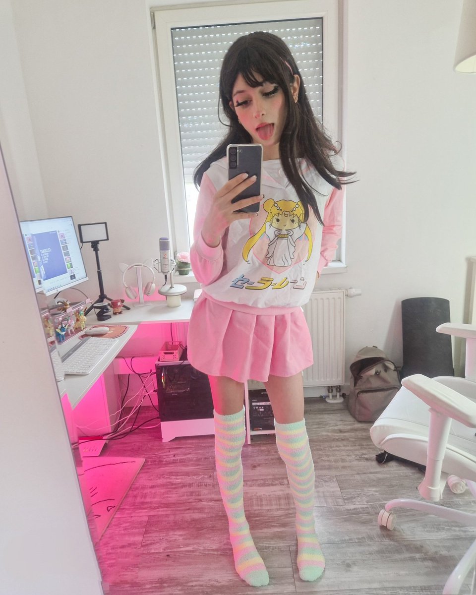 purutrap's tweet photo. IM TRANS AND STILL FEMALE ! 🏳️‍⚧️ https://t.co/XKp81794hR