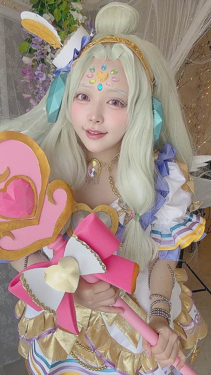 ※コスプレ

プリパラの女神のコスプレしてきた〜🪽
ちょうど10年前の神1弾からプリパラを追い始めたので、感無量でした💎
その時はまさかこのコーデを作るとは思っていなかった　笑