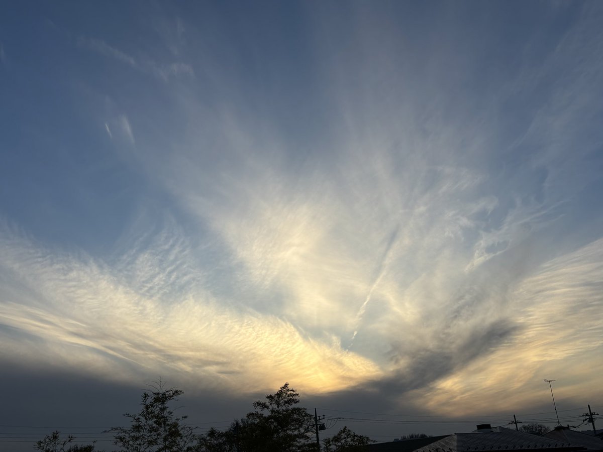 uryutouru's tweet photo. 窓からの景色

朝に夕に https://t.co/rmXnuE5yXe
