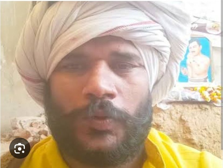 जैसे हाथरस में वाल्मीकि लड़की के साथ अत्याचार हुआ। 
राजपूतों ने 50 गाँवों में बलात्कारी के समर्थन में पंचायत बुलाई।
परिवार को धमकाया।
रेपिस्ट के समर्थन में रैली निकाली। 
लड़की का ही चरित्र हनन किया।

क्या वजह है कि इस मामले में ये सब दोबारा नहीं कर रहे?
दाल में कुछ काला है।
#Rape