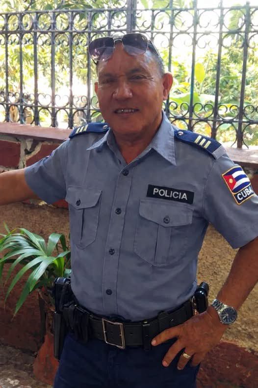 <a href="/RepCarlos/">Rep. Carlos A. Gimenez</a> <a href="/BrunoRguezP/">Bruno Rodríguez P</a> Bruno: Este policía, Fredis Dominguez,detuvo a un niño de 16 años que vendía maní para ayudar a su mamá, lo golpeó y pisoteó la java de maní. Ustedes son los únicos responsables de todas estas atrocidades y abusos cometidos contra el pueblo humilde e indefenso q busca sobrevivir.