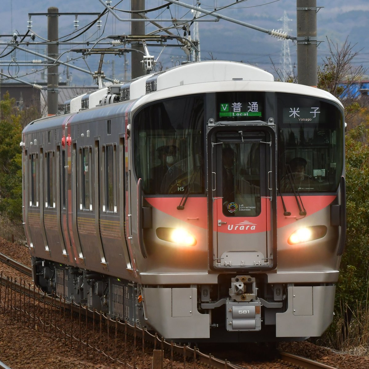 走る鉄バス tweet media