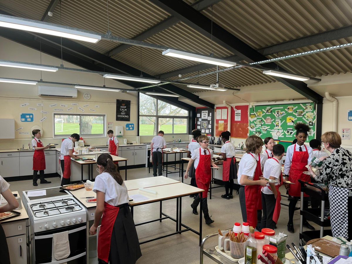 kesacademy's tweet image. Ready, Steady, Cook 👩‍🍳 
House Cooking 
Make, design and cook your own pizza 🍕 
So many great efforts 👏👏
#topwork
