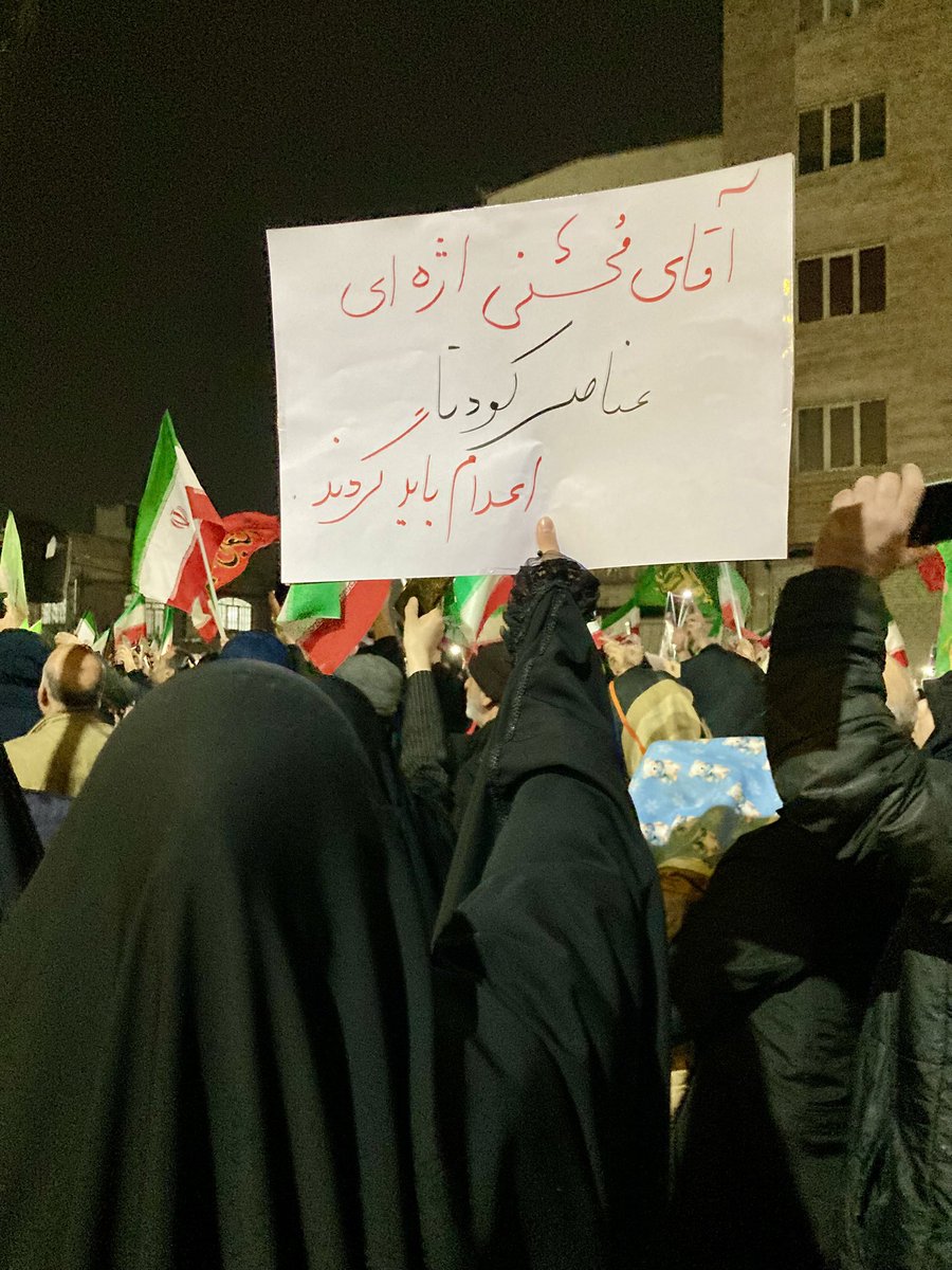 موقعیت:مطالبه‌ی مردم در کف خیابان…
برسه بدست رییس قوه قضاییه