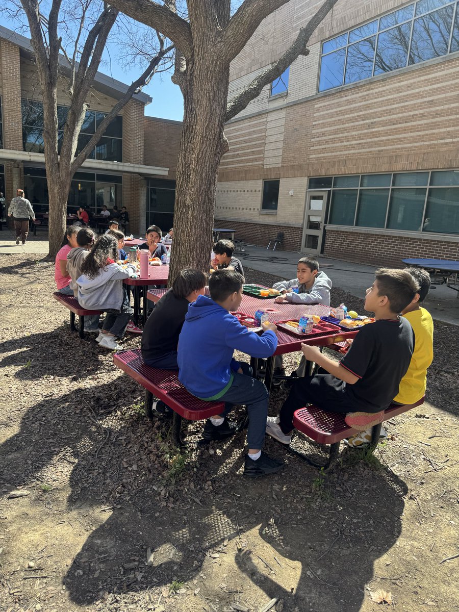 Mechelle tweet media