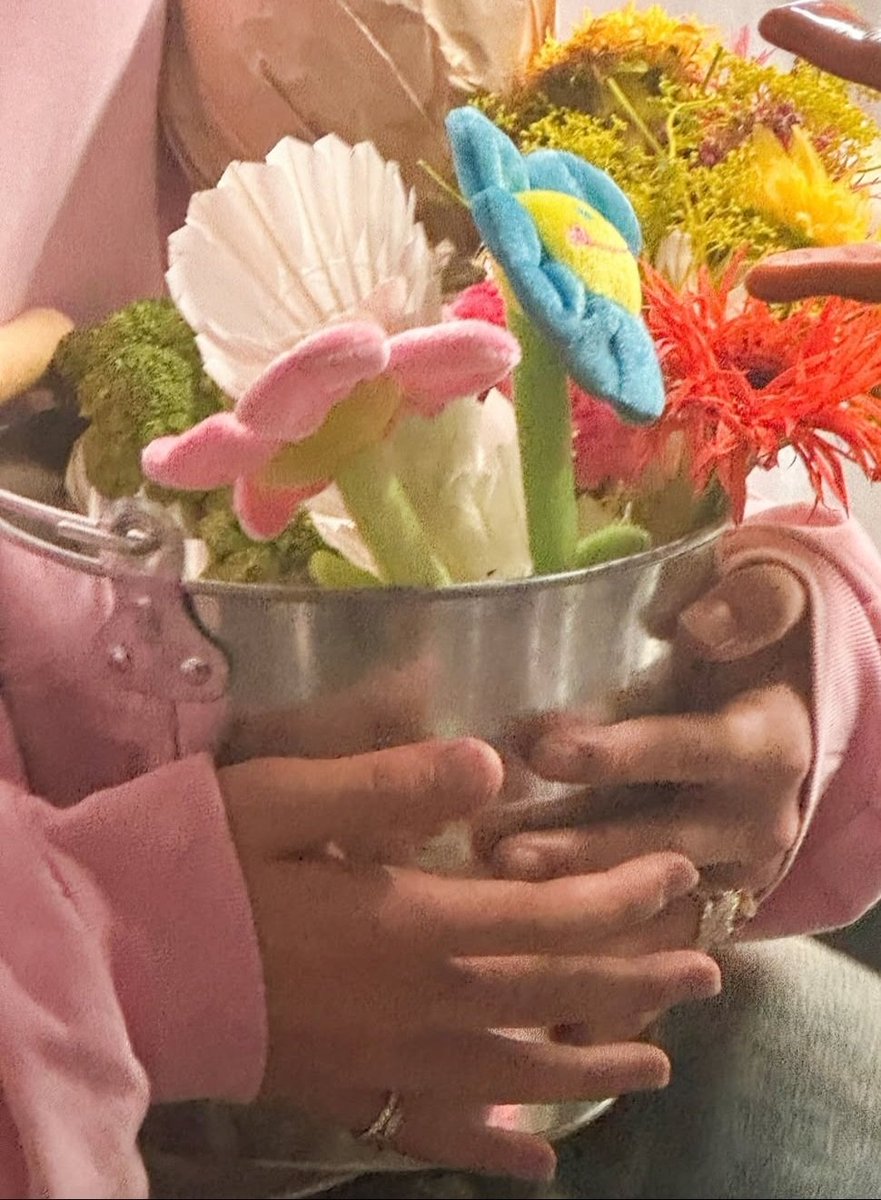 순영이 진짜 아가인가봐..
손이 애기손인데ㅠㅠ
귀여웡!!!!!!!!!!🤎🤎