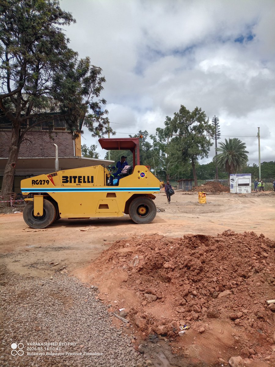 Varakashi4edByo's tweet photo. #InPictures:
Capturing the progress of the Lobengula St from 1st to 6th Avenue the Road Rehabilitation Project in Bulawayo the City of Kings and Queens @zanupfbyoinfo
@DavidColtart
Leaving No One And No Place Behind
#EDWORKS
#BrickByBrick
#StoneUponStone
#EDTHEGAMECHANGER https://t.co/ovfO0nvDIa