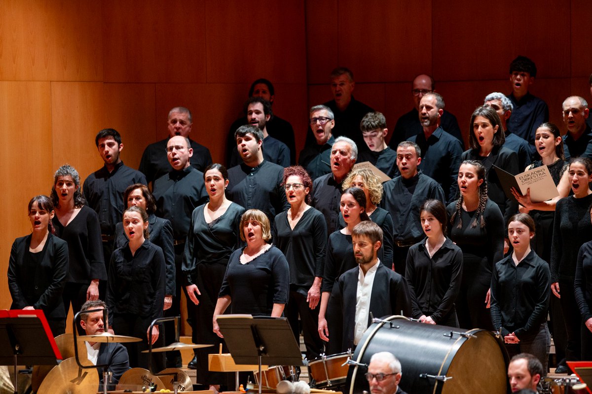 euskadiorkestra's tweet photo. “Abestu Euskadiko Orkestrarekin" ekimenaren 2. edizioa atzo  @baluarte-n estreinatu zen. Zirrara, urduritasuna, magia eta zoriontasuna. Gaur @Euskalduna_eus-en. 19.30tan.  Vivaldi: “Gloria” / Sorozabal: “Euskalerria” / Bizet: “Carmen” 
@CoroEaso #MikelCañada @riccardofrizza https://t.co/A9iiyZBv5q