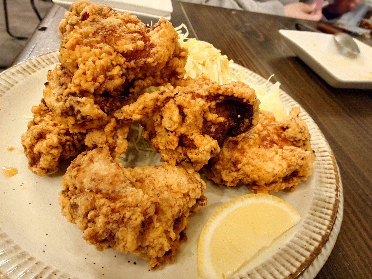 bombay_kahowaka's tweet photo. 嫁さまは
#和風とうふサラダ
#ビーフシチューソースの煮込みハンバーグ

あと追加で2人で #鶏もも肉の唐揚げ(5個)もいただきました(・∀・)

#酒場食堂USURAKASULA
#酒場食堂うすらかすら
#kitchenEAT https://t.co/rPPMdcbY96