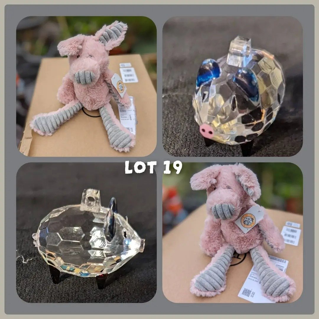 Nesquik1962's tweet image. Facebook #HelpAnimalsUK #Spring #Auction go bid on some lots
#Cat bundle, earrings, giraffe drawing, pig 🐖 ornament &amp;amp; toy