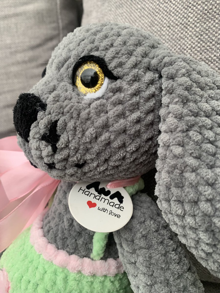 GovedaricaNAT's tweet image. Danas sam popravila Issa I, by @AnaVasic2 da bi prelijepu, s ljubavlju rađenu, od Isse jedine sklanjanu Issu II ponudila za otkup. Cilj: donacija za oporavak operisanog psa
DM, pls. Ili: #donate
Udruženje Zoi, Ugrinovci 340-11012974-81 
PayPal zoiudruzenje@gmail.com 
Za Ružu!