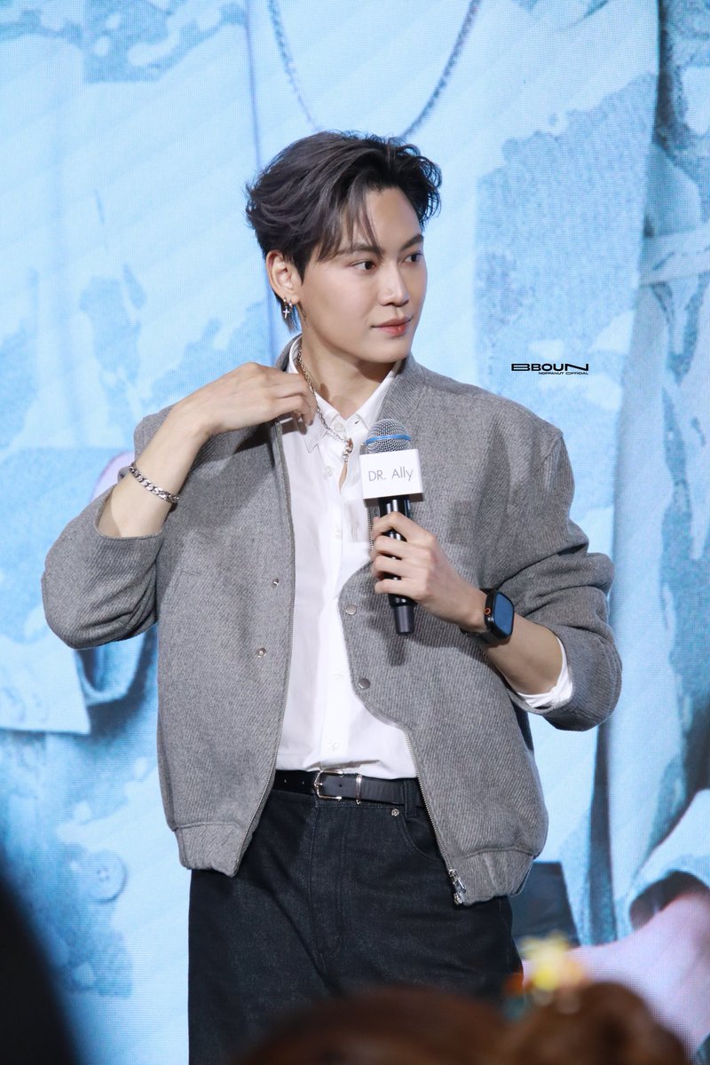 bb0un Official tweet media