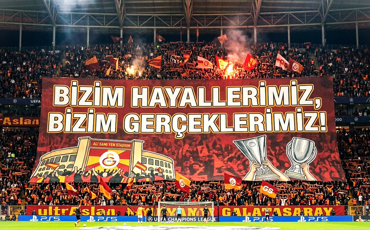 UEFA Kupası'nı almaya yürürken rotasyon falan yapmaz, ilk yarıda 2-0 yapıp rakibe bir daha top göstermez, maçı rölantiye alırdık. Üstelik maç kadrosu 18 kişi, değişiklik hakkı da 3'tü. Ve kadro derinliğimiz bu kadar iyi değildi.
#2000Ruhu'dan bahsedeceksek bu havaya girmeliyiz.